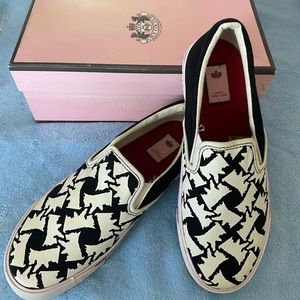 “SCOTTIE” by Juicy Couture Size 8 US